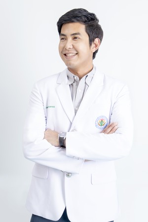 นายสมพงศ์ ขวัญเปรม